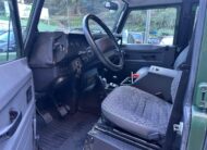 Land-Rover Defender