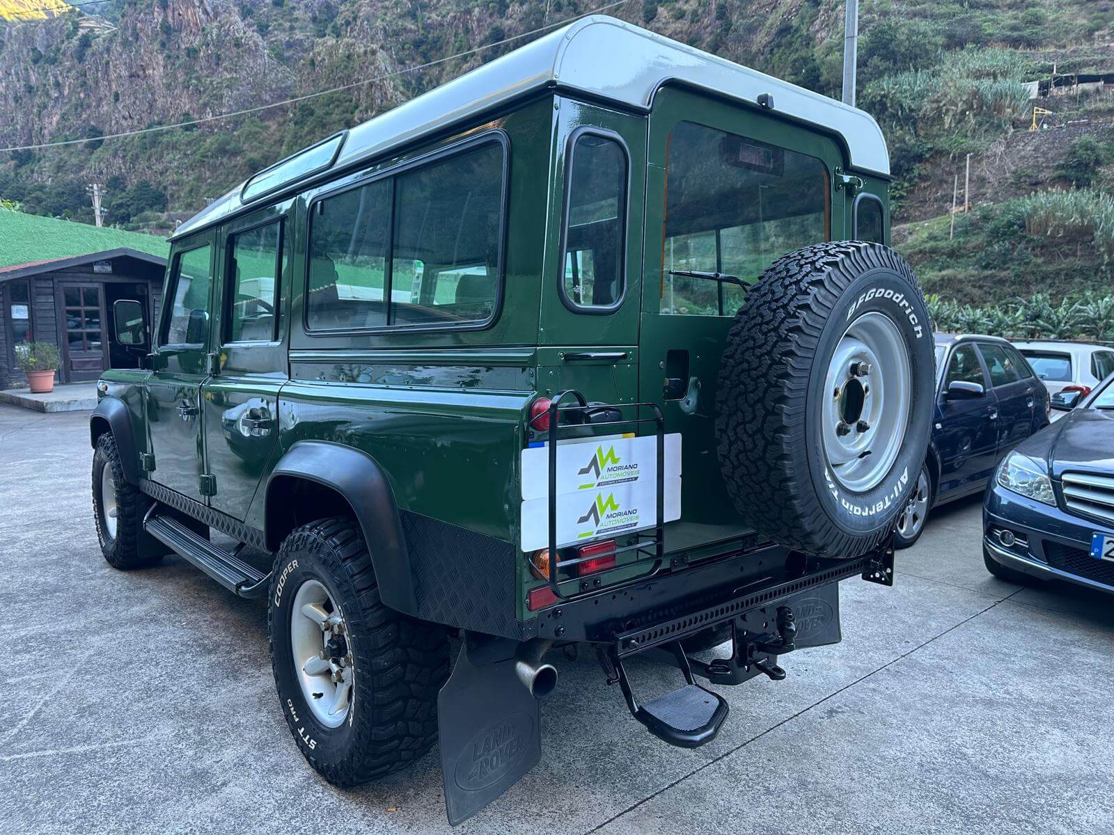 Land-Rover Defender
