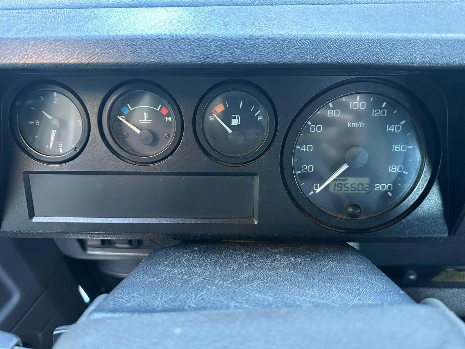 Land-Rover Defender
